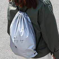 軽量で持ち運びやすい
